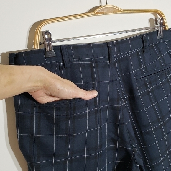 HAGGAR Clothing Navy Plaid flat front Golf shorts SZ 36 - Picture 5 of 10